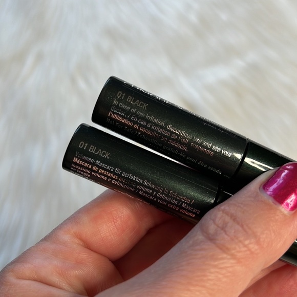 Clinique Mini Black High Impact Mascara Set of 2 - Picture 4 of 4